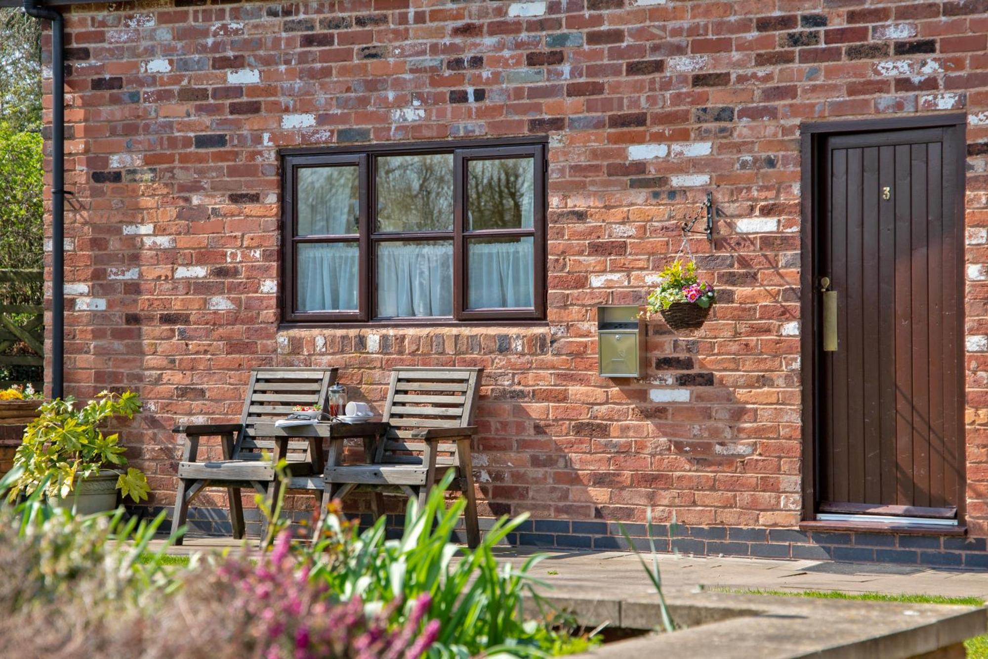 Charlie'S Cottage With Alpacas And 7Mins Drive To Alton Towers Denstone Extérieur photo