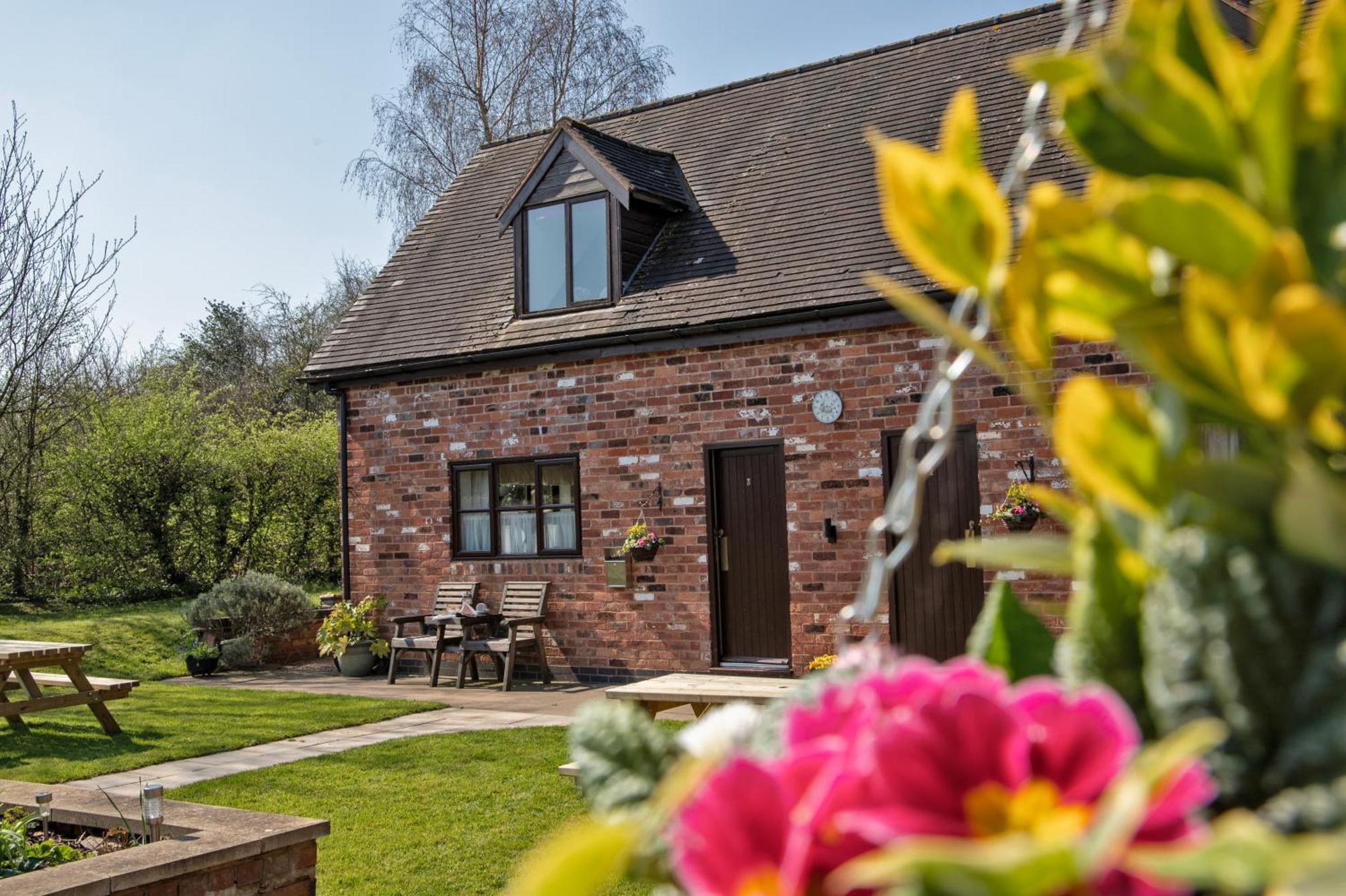 Charlie'S Cottage With Alpacas And 7Mins Drive To Alton Towers Denstone Extérieur photo