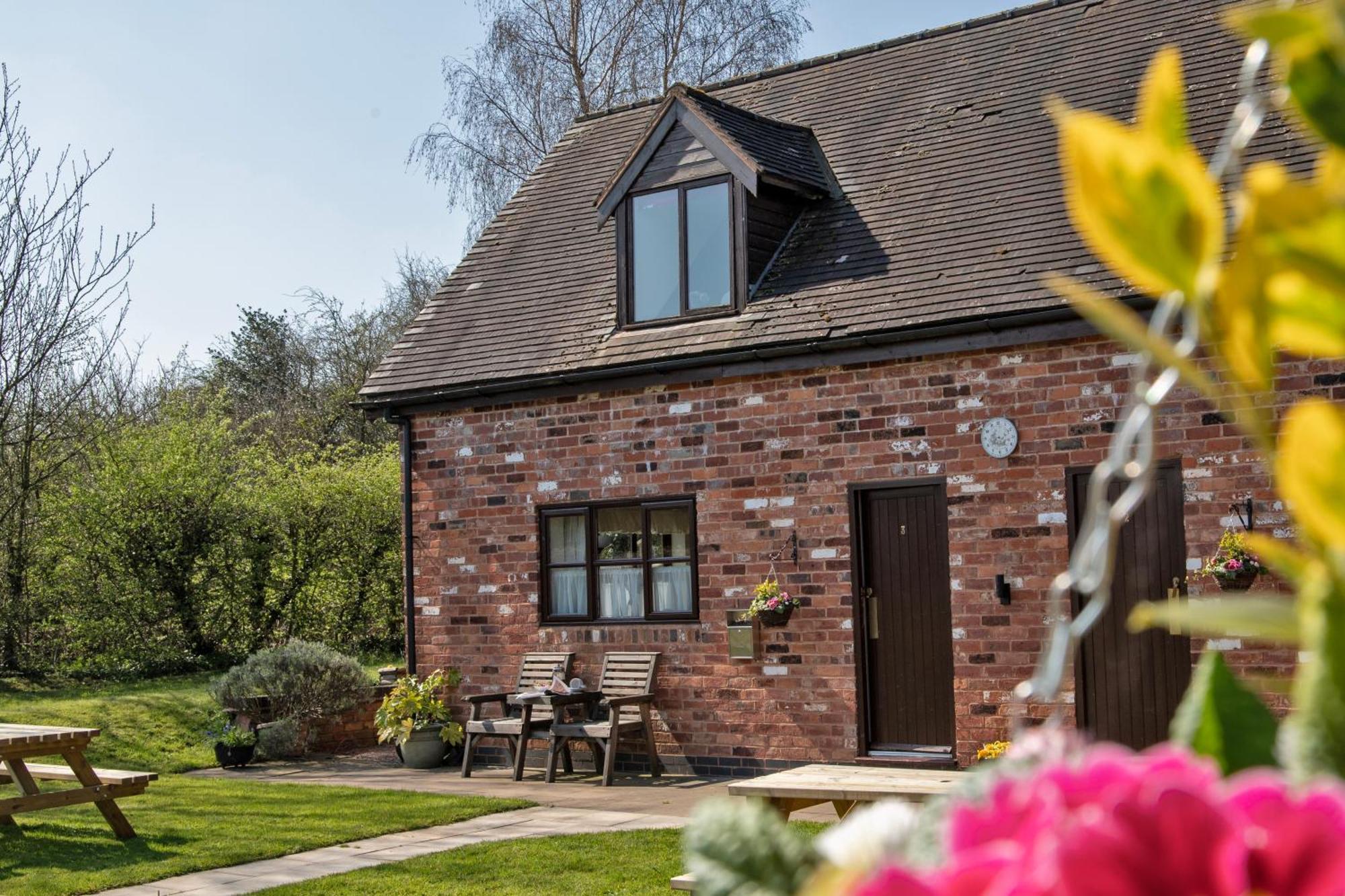 Charlie'S Cottage With Alpacas And 7Mins Drive To Alton Towers Denstone Extérieur photo