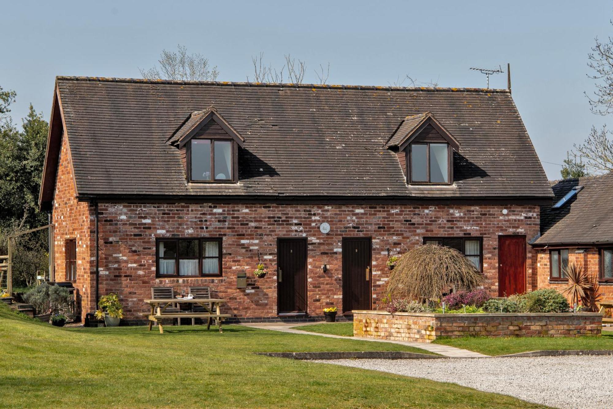 Charlie'S Cottage With Alpacas And 7Mins Drive To Alton Towers Denstone Extérieur photo